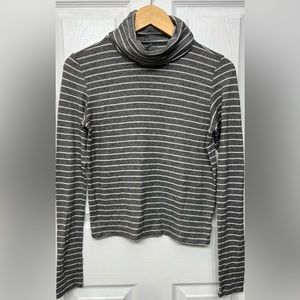 Aerie Gray Women’s Striped turtleneck size Small